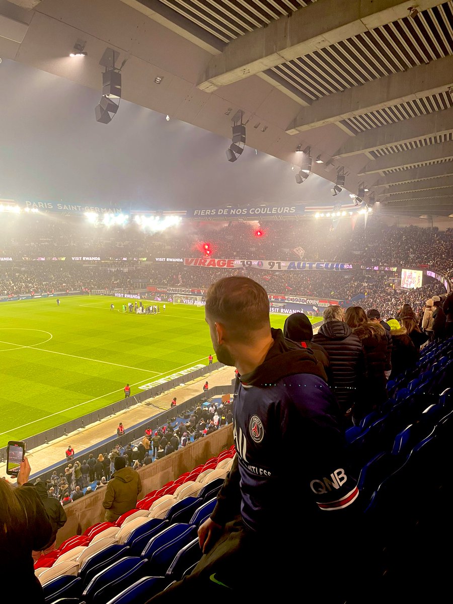 30 Ans virage Auteuil #PSGFCN #ParisEstMagique @AhmedMbarki94 ❤️💙