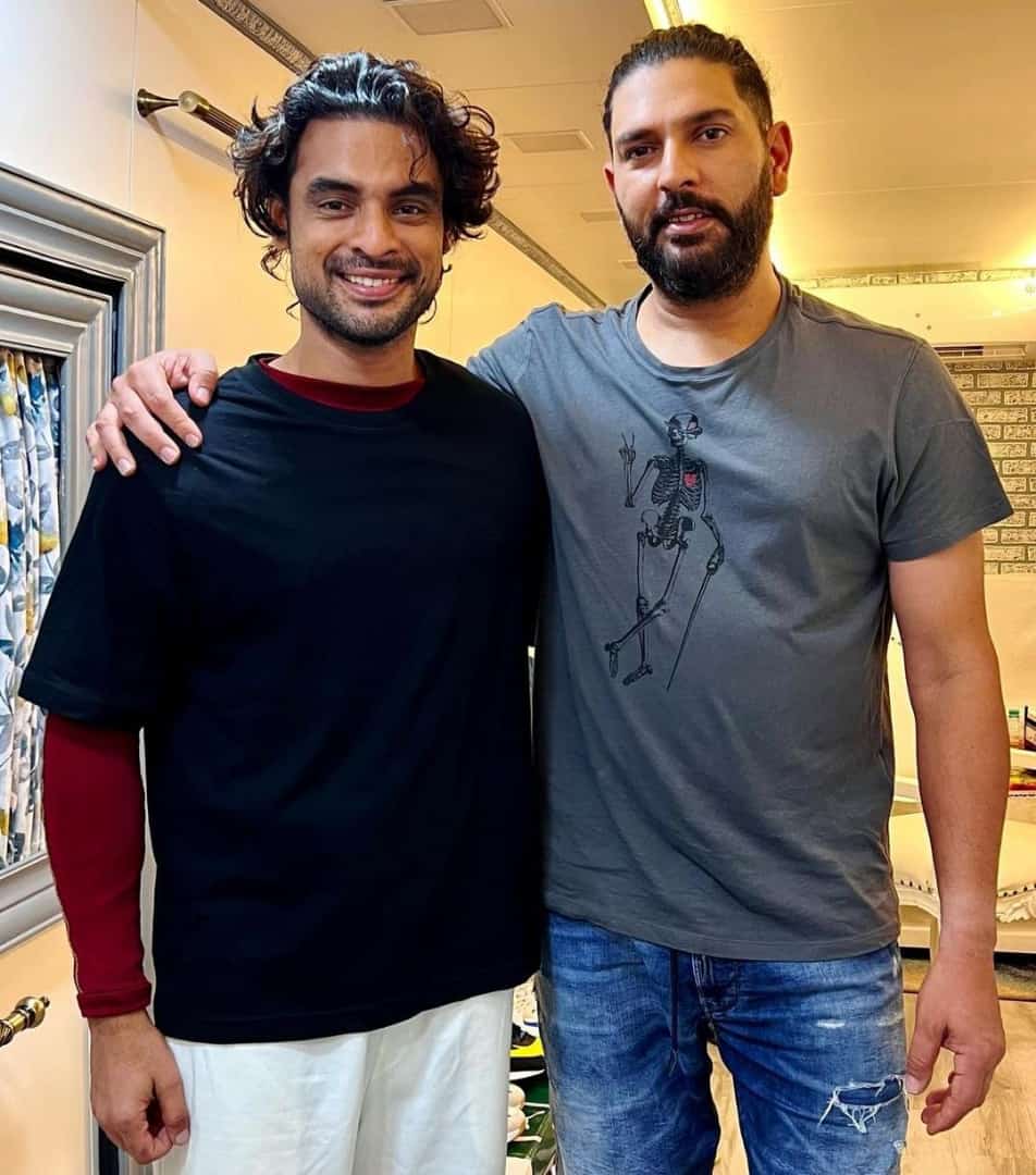 TfwaiN's tweet photo. Super Hero with Power Hitter 🔥
@ttovino @YUVSTRONG12 👑

#MinnalMurali #MinnalOnNetflix
#Thallumaala #vaashi
@tfwai_official
@tfwai_tvm https://t.co/8H4AO43UNX