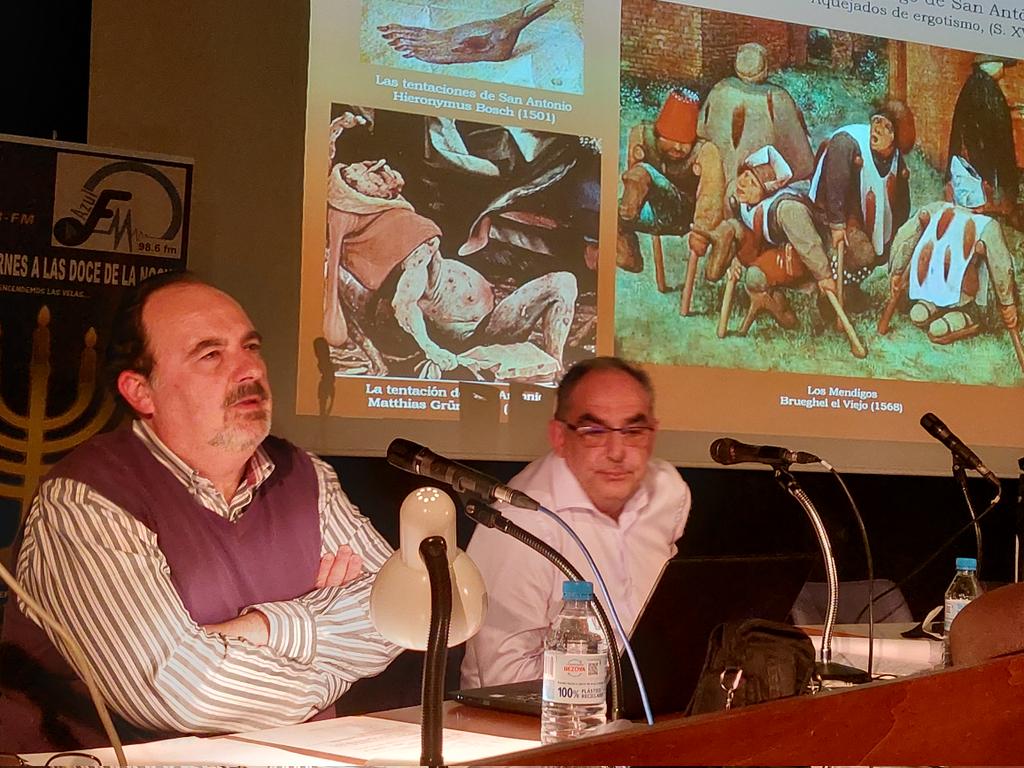elcandelabro968's tweet photo. 🎤 José Fernando Caballero: "La leyenda del ahorcado de Santo Domingo de la Calzada merece hacer un análisis de sus personajes, como Lilith, así como nombrar los hospitalarios de Castrojeriz y el Fuego de San Antón" #IVJornadasElCandelabro #JornadasMisterioyCienciasdeFrontera https://t.co/eJvWCTBRMO