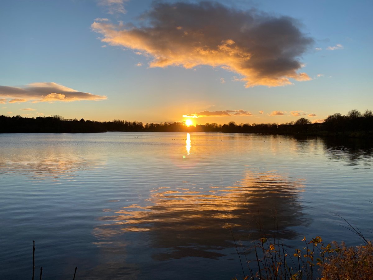 johnaed2's tweet image. Hogganfield Loch today.