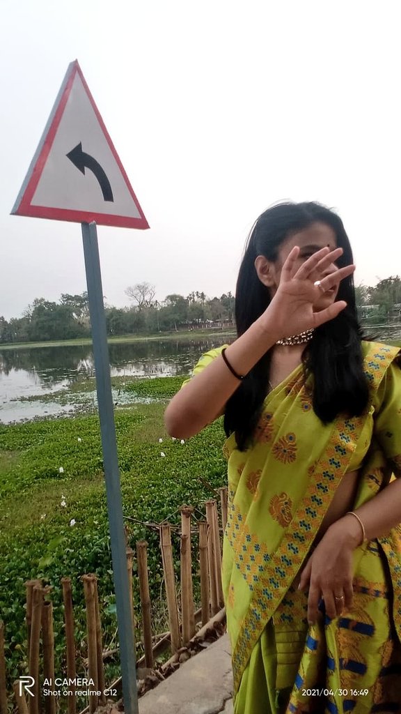SheIsNotBoring's tweet photo. Can we do a Mekhela chador twitter? 🥺 https://t.co/4iRejS23nr