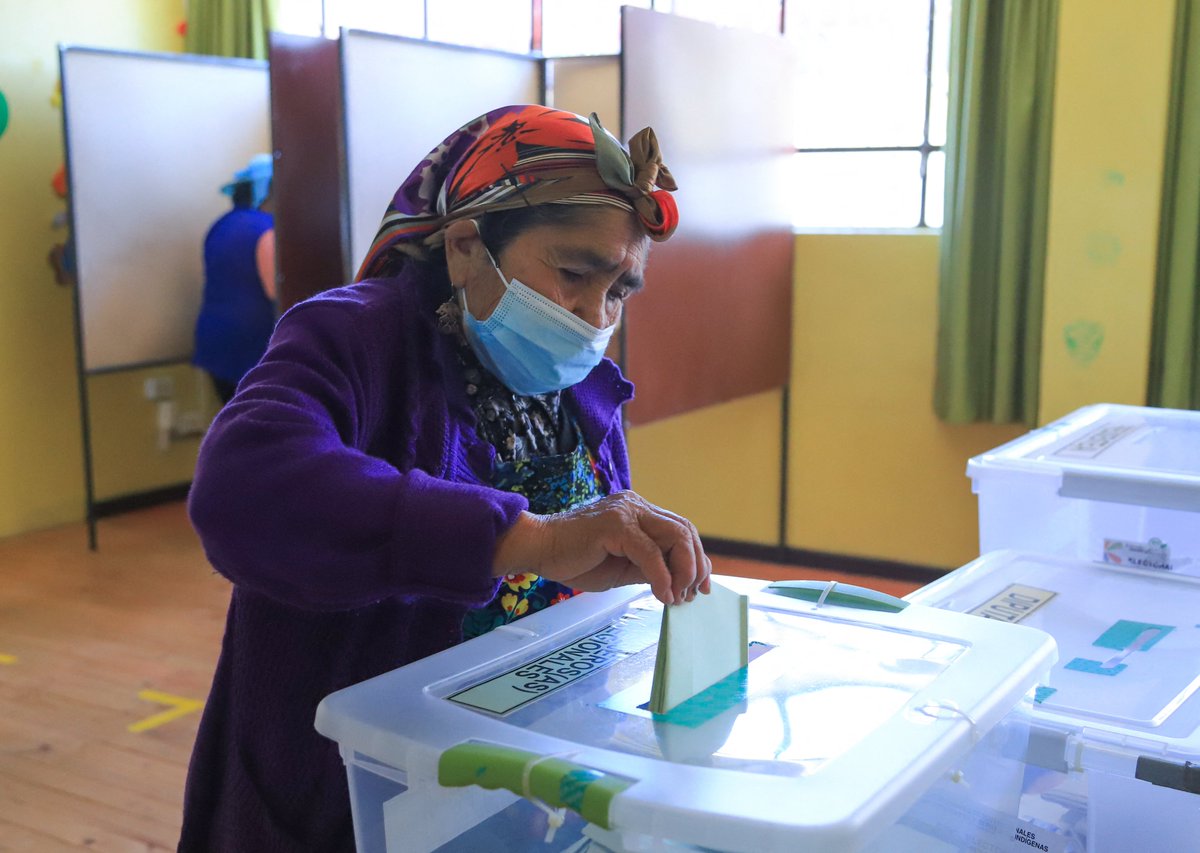 ListinDiario's tweet photo. #MundialesLD | Chile empieza a votar en la elección más incierta tras el fin de la dictadura
https://t.co/yhmbRCs6lo
#Chile #Votar #Elección #Dictadura #Incierta #ListínDiario https://t.co/tF3tgsl3mg
