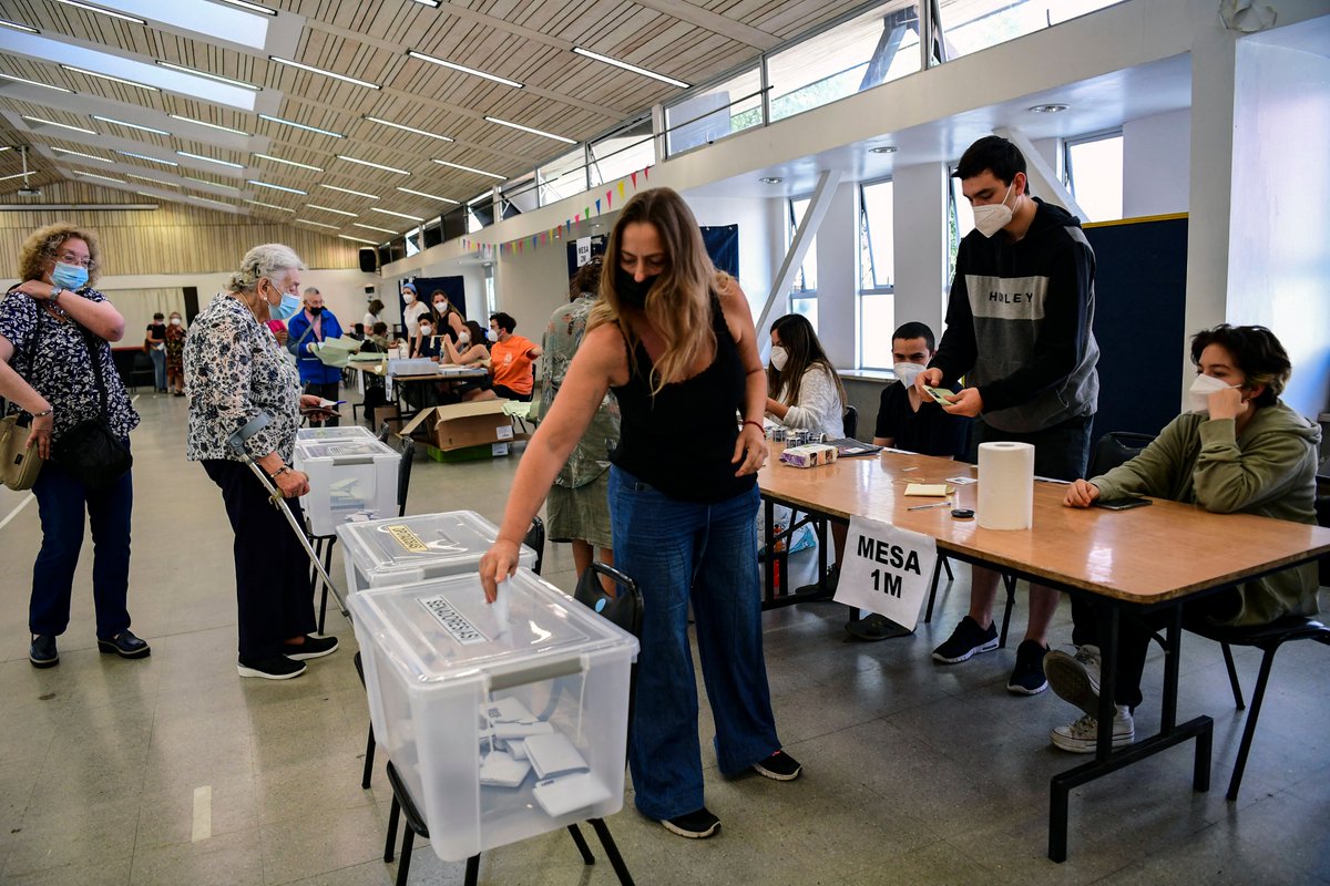 ListinDiario's tweet photo. #MundialesLD | Chile empieza a votar en la elección más incierta tras el fin de la dictadura
https://t.co/yhmbRCs6lo
#Chile #Votar #Elección #Dictadura #Incierta #ListínDiario https://t.co/tF3tgsl3mg