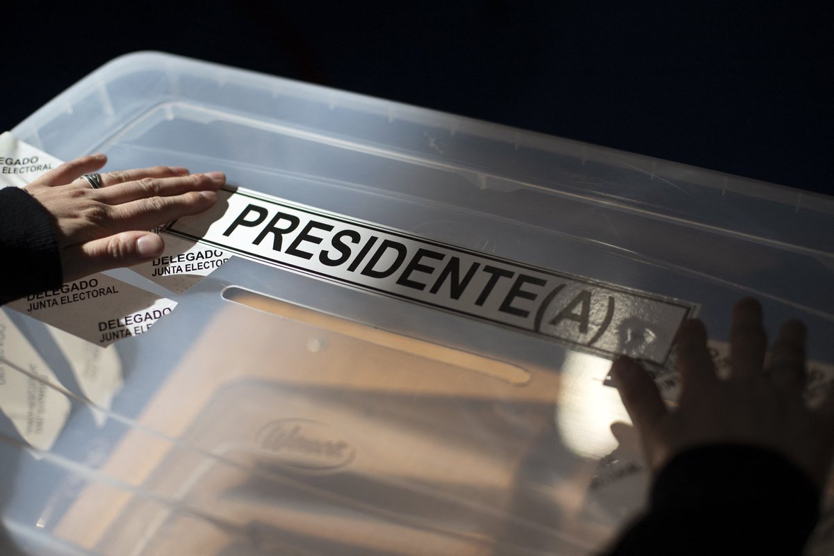 ListinDiario's tweet photo. #MundialesLD | Chile empieza a votar en la elección más incierta tras el fin de la dictadura
https://t.co/yhmbRCs6lo
#Chile #Votar #Elección #Dictadura #Incierta #ListínDiario https://t.co/tF3tgsl3mg