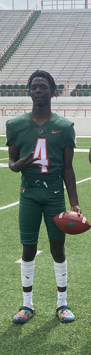 brenden_hall3's tweet photo. What do I got to say! FamU‼️ @CoachBlack_QB @CoachJBluuu @HCWillieSimmons #Strike22 #RACBoyz #FAMUly https://t.co/flfEqZl9PA