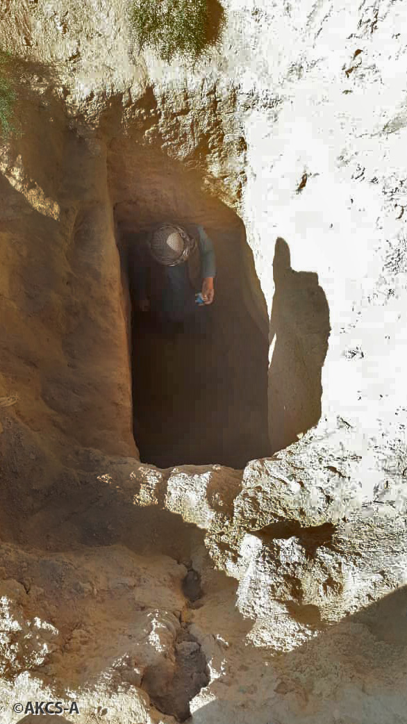 While large-scale looting has been reduced at the Hellenistic and Kushan-era settlement of Zargar Tepe in Balkh, recent photographic evidence shows continued illegal excavation…more: bit.ly/3cBGaqs
#Afghanistan #Balkh #Archaeology #looting #CulturalHeritage #Artifacts