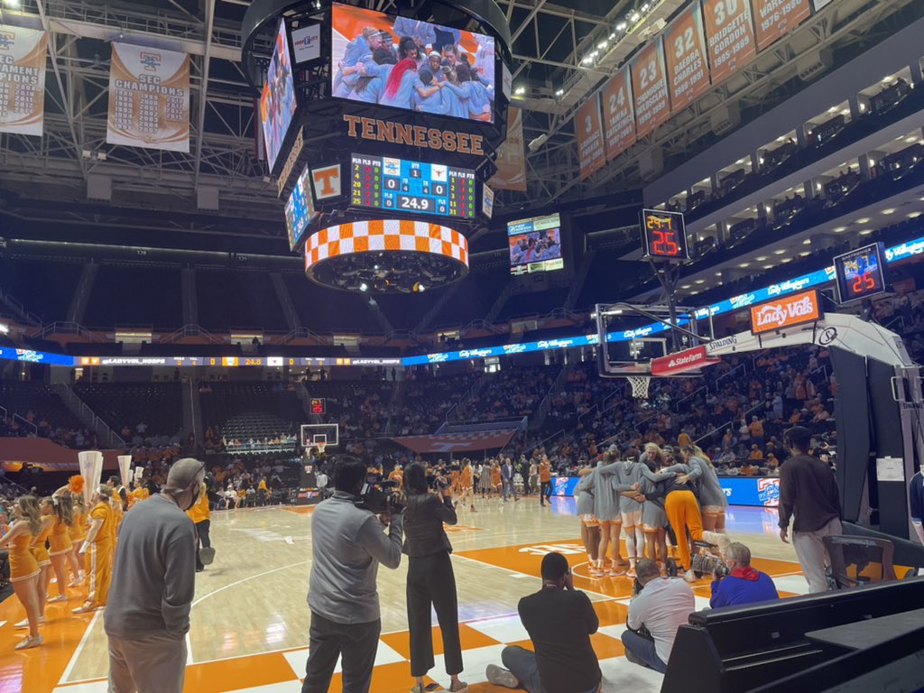 wutksports's tweet photo. Itโs tip off time here in @TBArena !
@TexasWBB v. @LadyVol_Hoops
๐ธ: @chloe_levering
#LadyVols #NCAAWomensBasketball #RockSolidSports #WUTKFM https://t.co/AFzhSInqPX