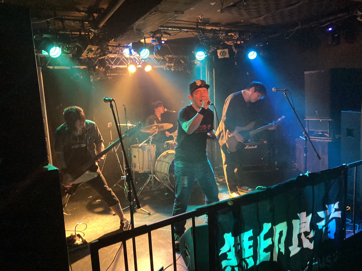 4pubes_cence's tweet photo. #タイトロープ楽しんできたよ！part2
やっぱライブハウスはえーなと実感した日だた！
お小遣い入れの鯛焼き君からっぽになてたwいっぱい呑んだらしいw
#Naykid
#ONESHOBBY
#無印良音 https://t.co/jk2OP5qm63