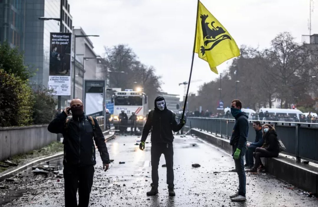 Betoging tegen het dragen van maskers.