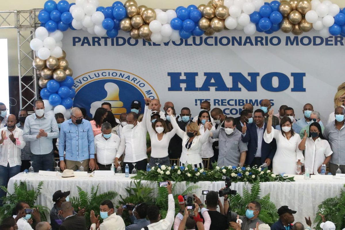 PRM_Oficial's tweet photo. En un masivo encuentro recibimos en nuestro partido a la alcaldesa de San Juan de la Maguana @SanchezHanoi, en un acto encabezado por nuestro presidente y secretaria general, @JosePaliza y @CarolinaMejiaG. https://t.co/iR7on8RjQJ