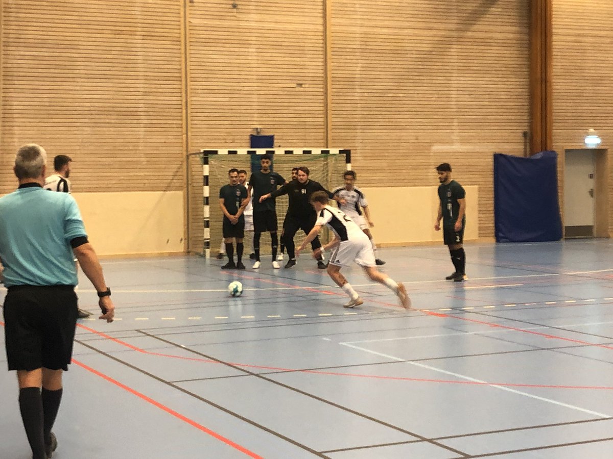 BK30Official's tweet photo. Andra matchen i futsal, Division 2 Västmanland. Kul fartfylld match där vi tyvärr slutade på den förlorande sidan. Men oj vilken utveckling det är varje vecka. Mycket bra spel. #bk30 #futsal #västerås https://t.co/WZjYCSfhsL