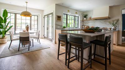 See how designer Brooke Butler gave a dowdy family home the most-wanted look for traditional houses: modern country style. keepingyouinformed.info/trendspottr/ho…