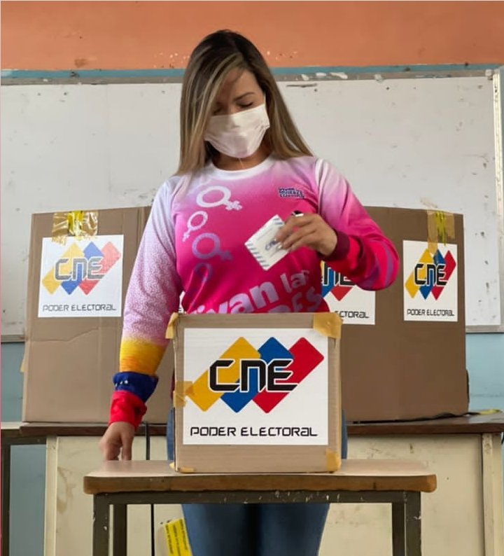 DhelizAlvarez's tweet photo. Estamos de fiesta electoral, reafirmando la democracia venezolana como garantía de Paz. 

Participando aportas al equilibrio político, y por supuesto, al desarrollo económico del país. 

@NicolasMaduro
@delcyrodriguezv

#MegaElecciones2021 https://t.co/e40OukxL15