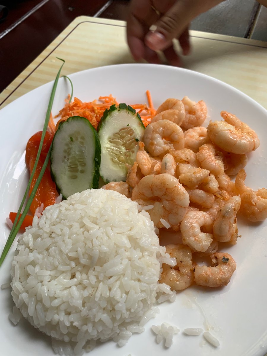 Noelvys8's tweet photo. Camarones y pechuga de pollo hoy. #nutrition https://t.co/dvJetNsHWQ