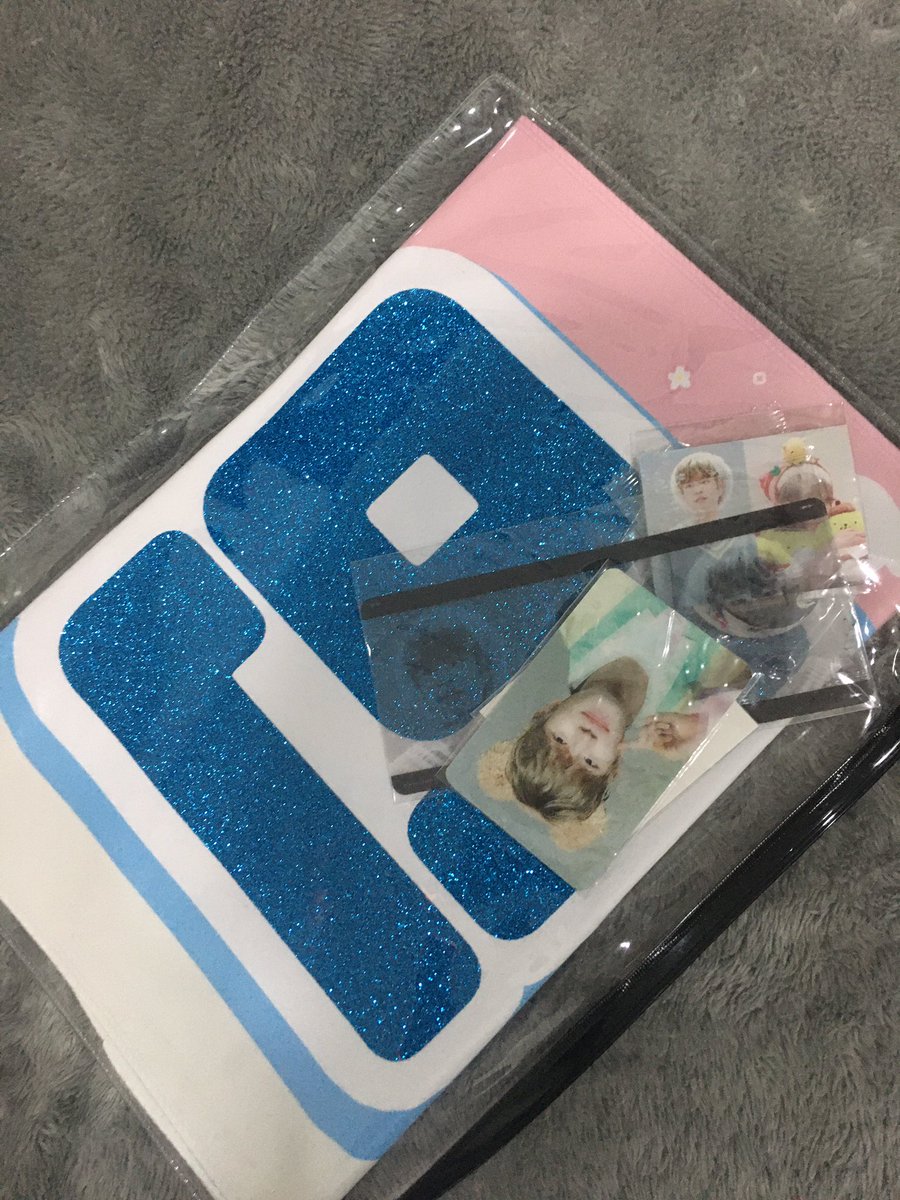 atzracha's tweet photo. help rt

WTS // SELLING 

STRAY KIDS Kim Seungmin Cheering kit slogan!!

complete &amp; never used !!

price: QYOP + shipping, can be sold together or seperately

ww shipping: yes!!

wts selling stay kids kim seungmin skz cheering kit slogan #wts #selling 스트레이키즈 김승민 https://t.co/bNKmUbdRwr