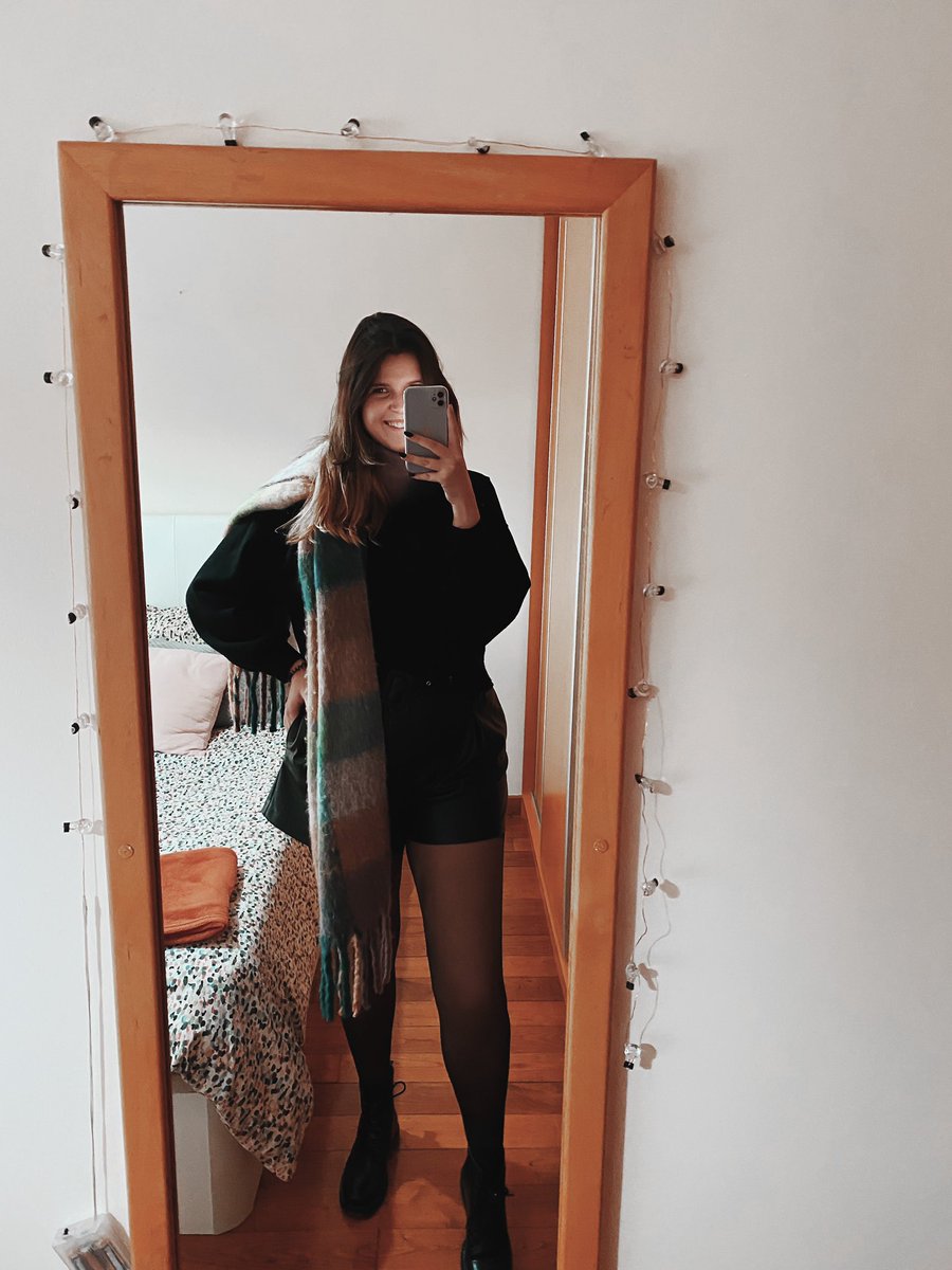 claucoimbraa's tweet photo. outfits de outono são os melhores ✨ https://t.co/d5HkF880Ll