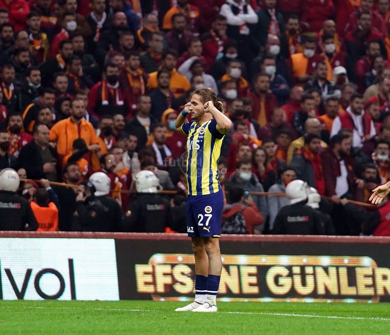 12numaraorg's tweet photo. HEYKELİ D��KİLECEK POZ! KARŞINIZDA CRESPO! (📸 @futbolarena) #GSvsFB https://t.co/lvWzDJeXPq