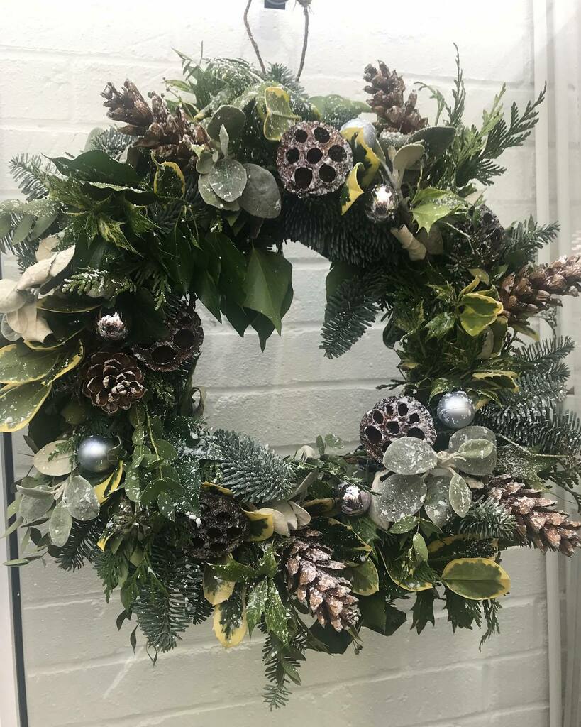 Christmas wreath is ready for the door! So pleased - simple but loving the bundles of foliage to create all that interest. I may add some more baubles and twinkly lights tomorrow night. What do you think? Go all out - I mean, it is Christmas, or rein mys… instagr.am/p/CWi-X50sqLi/