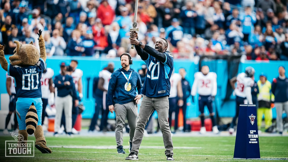 Titans's tweet photo. THE FREAK! @JevonKearse https://t.co/CpAFypn7SH