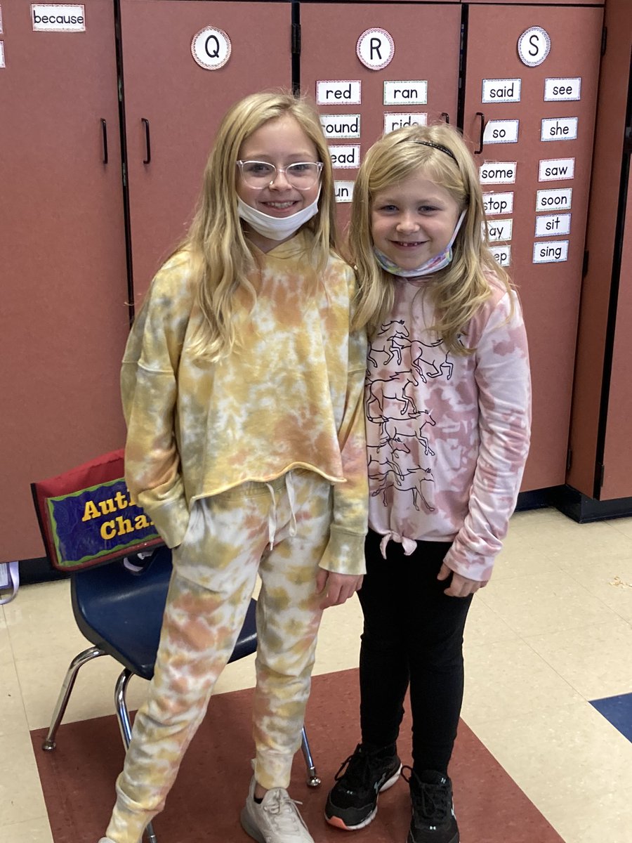 laura_mihalko's tweet photo. “Something I’m thankful for…” Show and Tell was made even more special by visits from some siblings! We use show and tell to practice public speaking, building confidence, and adding vocabulary to our oral language. @MV_Knights #MVLearningFocused https://t.co/hOJmqBEmYU