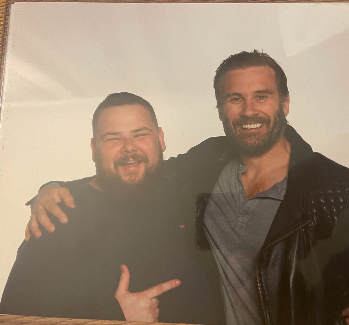 Johnlloyd666's tweet photo. What a epic day in Telford got to meet rollo 🗡⚔️🪓 @CliveStanden has to be the nicest guy ever. Thanks again skol! 🍻 https://t.co/VJqrCRaY5U