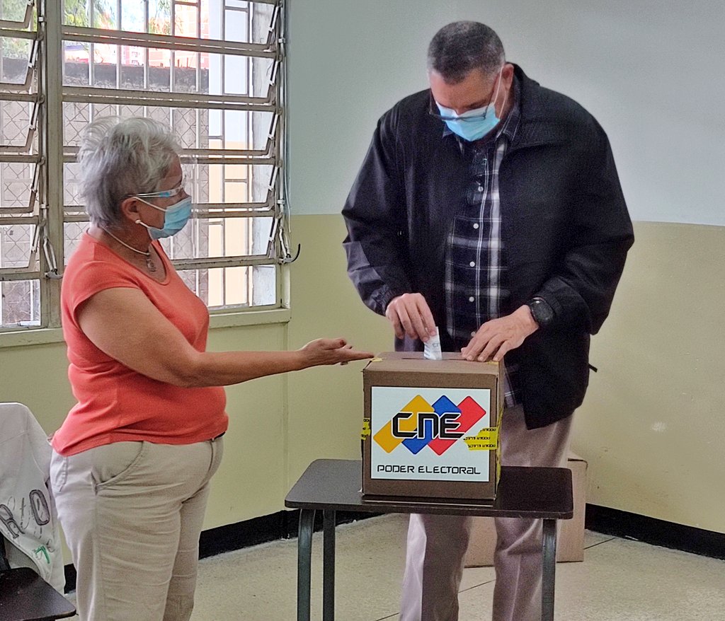 LealTelleria's tweet photo. Hoy estamos demostrando nuestra convicción democrática como Nación libre y soberana; por amor a mi Patria, ejercí mi derecho al voto, por la Paz y la prosperidad. Vamos todas y todos a participar con alegría en éstas #MegaElecciones2021 ¡Que Viva la Patria Libre  e Independiente! https://t.co/s43DGYYaaY