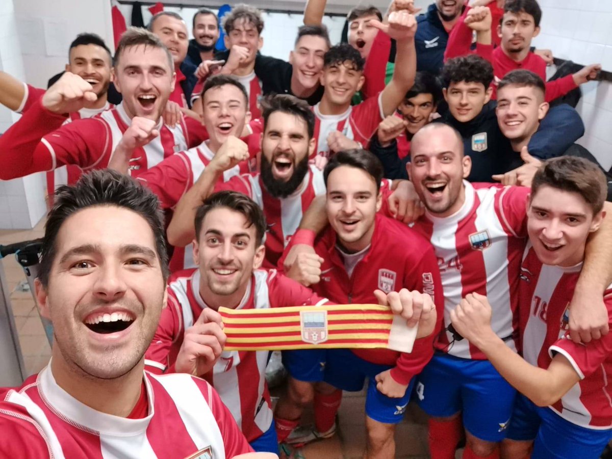 CELlanca's tweet photo. CE Llançà 4 - 0 UE Camprodon

Gran victòria a casa contra el Camprodon amb dos gols de Jan i dos d'Espinosa. A la primera part ja teniem tres gols a favor i marxavem amb força avantatge al marcador. Iker al temps afegit ha aturat un penal en contra. 
Seguim! #2cat1 https://t.co/IHoWRDDfTT