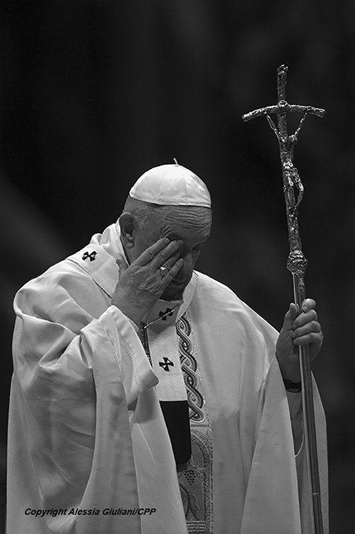 CppPress's tweet image. Italy, Rome, Vatican, 2021/11/21. Pope Francis celebrates Holy Mass on 
the Solemnity of Our Lord Jesus Christ King of the Universe XXXVI World 
Youth Day in the Vatican Basilica. Photograph by Alessia Giuliani / 
Catholic Press Photo  

#popefrancis #papafrancesco #vatican