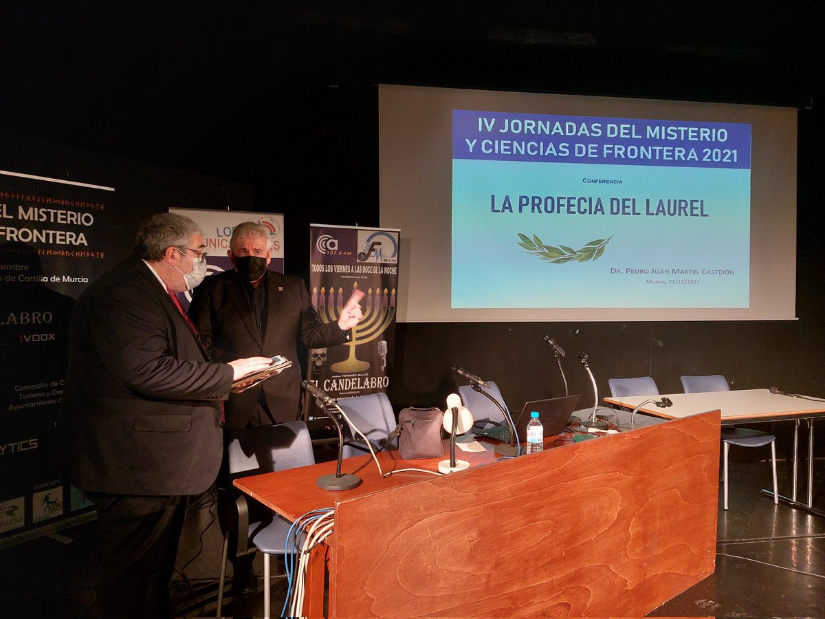 elcandelabro968's tweet photo. 🎤 @pjmartinstar: "La Tierra de Oc, Occitania en Francia, es la tierra de los cátaros, con Montsegur como punto de referencia y Guillaume Bélibaste como personaje original" #IVJornadasElCandelabro #JornadasMisterioyCienciasdeFrontera https://t.co/hRU3En9i8M