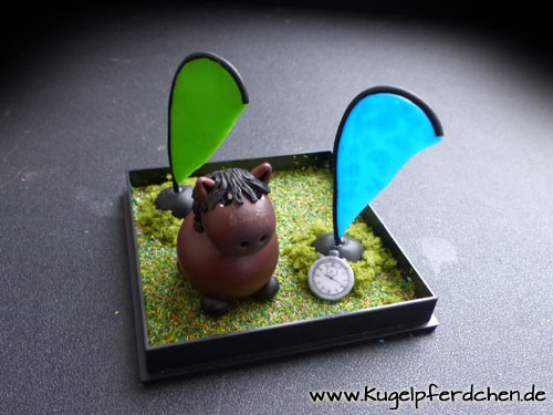 Pferdenase's tweet photo. Auch Distanzreiter bekommen ihr Pferd als Miniatur nach Foto, gar keine Frage. Sogar mit Zielflaggen und Stopuhr, wie es sich gehört 😍

https://t.co/1KrhShvJaN

#kugelpferdchen #pferde #pferd #geschenk  #andenken #hund #katze #katzen #hunde #geschenkidee #geschenke #weihnachten https://t.co/bfFqQh2qFT