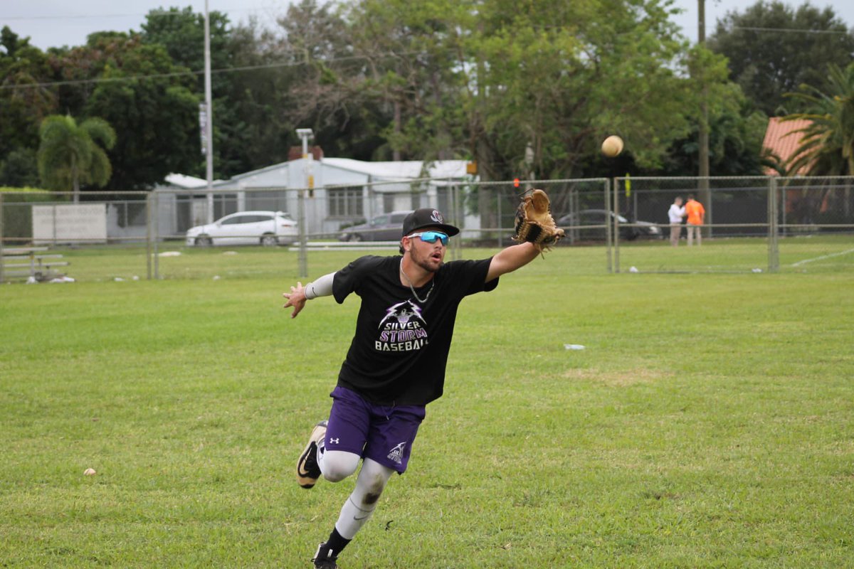dannycancio5's tweet photo. Outfield Flicks🔫🥷 Love getting my Defensive Work in! #NoFlyZone💨 https://t.co/eOS5ugfOEf