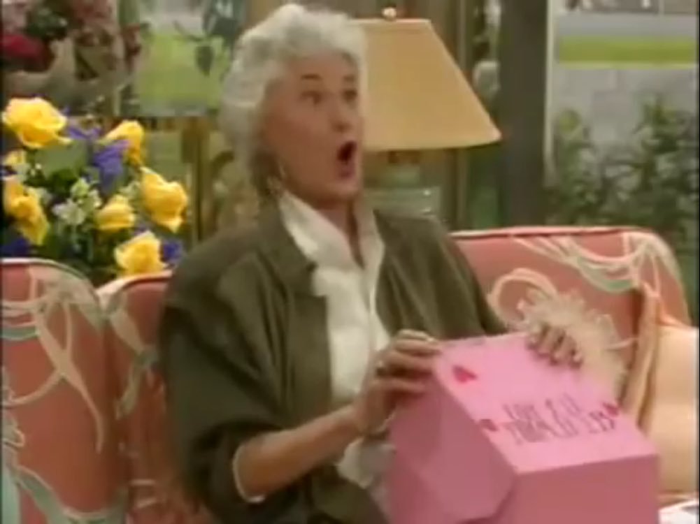goldengirlsnews's tweet photo. #OnThisDay November 21, 1987, #GoldenGirls aired S3E7 "A Visit from Little Sven" Rose's cousin visits from #Minnesota... and falls for Blanche.  The #Florida #cake scene is #Whoa! #CaseySander #RueMcClanahan #BettyWhite #BeaArthur #EstelleGetty 
https://t.co/Id8MoyKntj https://t.co/LkS7liT8Kq