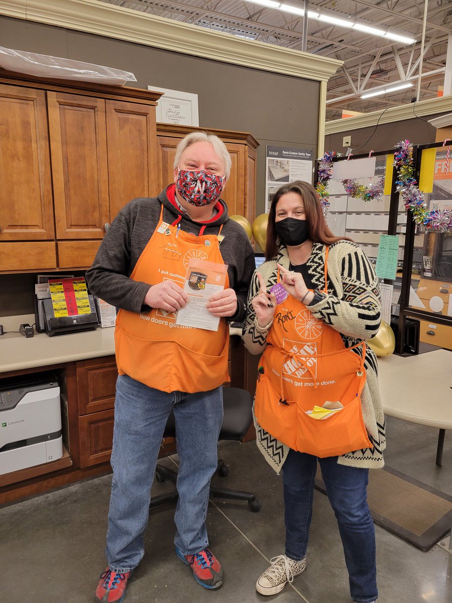 HDRoylene's tweet photo. 3210 has a million dollar man!!!  Congratulations Troy for hitting
$1 million in sales!!!  We are so blessed to have you on our team!  @TheHDCas @EricCampbellDSM @hdmikelewellen @TJ77HD
@DannyMcSM @3210Roni @TeresaHRHD @WendyNelson3210 https://t.co/CAc6kvvsbi