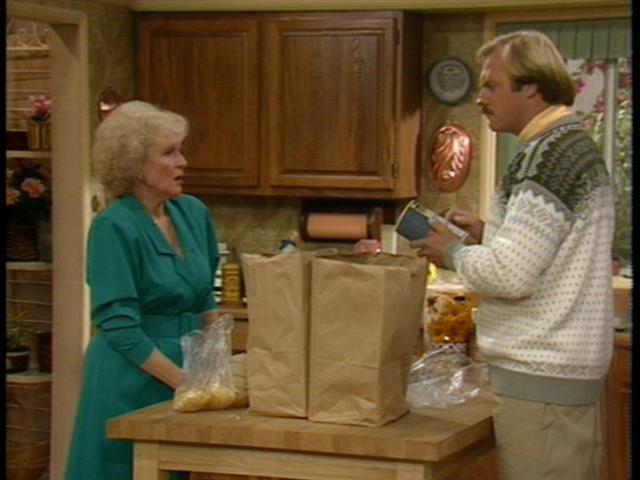 goldengirlsnews's tweet photo. #OnThisDay November 21, 1987, #GoldenGirls aired S3E7 "A Visit from Little Sven" Rose's cousin visits from #Minnesota... and falls for Blanche.  The #Florida #cake scene is #Whoa! #CaseySander #RueMcClanahan #BettyWhite #BeaArthur #EstelleGetty 
https://t.co/Id8MoyKntj https://t.co/LkS7liT8Kq