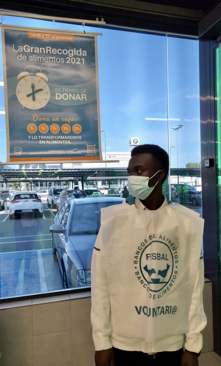 funddonbosco's tweet photo. Jóvenes de los recursos de Autonomía y de Protección Internacional @donboscosocial #Sevilla han participado como voluntarios en la Gran Recogida @B_Alim_Sev informando que este año la donación económica se realizaba al pasar por línea de caja.
Como siempre poniendo ❤️ #buzzetti https://t.co/04wsmdmiti