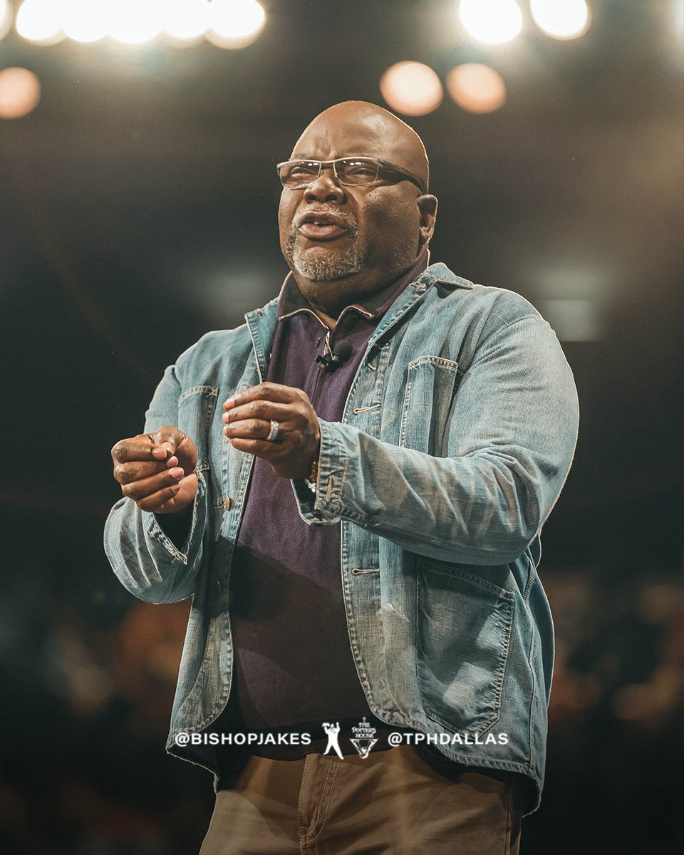 TPHDallas's tweet photo. The sermon may be over, but God’s still working! Thank you for joining us at The Potter’s House, and we hope to see you next time! Be sure to watch the rebroadcast of “#TPHOutnumbered” TONIGHT at https://t.co/KGU23tRaO6 or the T.D. Jakes Mobile App.
#SundayService #TPHDallas https://t.co/NLbJ9bUfBZ
