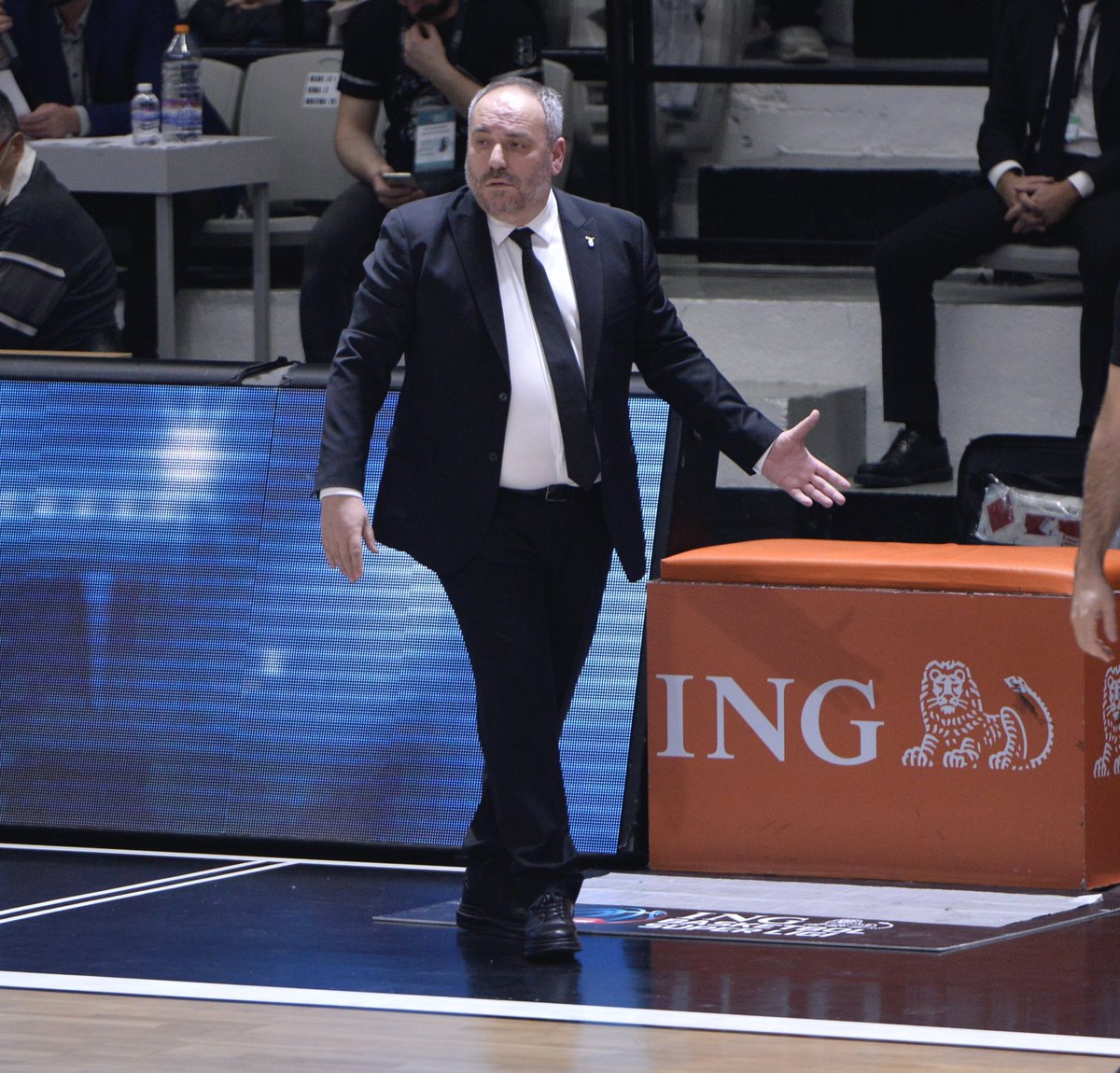 BJK_Basketbol's tweet photo. ING @basketsuperligi 9. Hafta
Beşiktaş @icrypex 41-46 Fenerbahçe Beko | İlk Yarı Sonucu
#PotanınKartalları https://t.co/jaZELeljEP