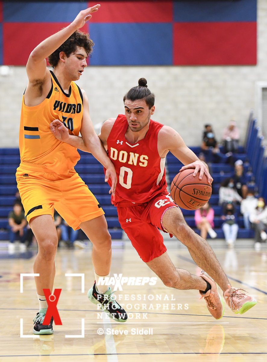 SSidellPhoto's tweet photo. Pictures between San Ysidro and Cathedral Catholic from the San Diego Tip-Off Challenge are up on MaxPreps - https://t.co/VV43prf8Kp @SanYsidroHigh #borderboys @CCHSdons @CCHSAthletics https://t.co/LxzBGVqUFf