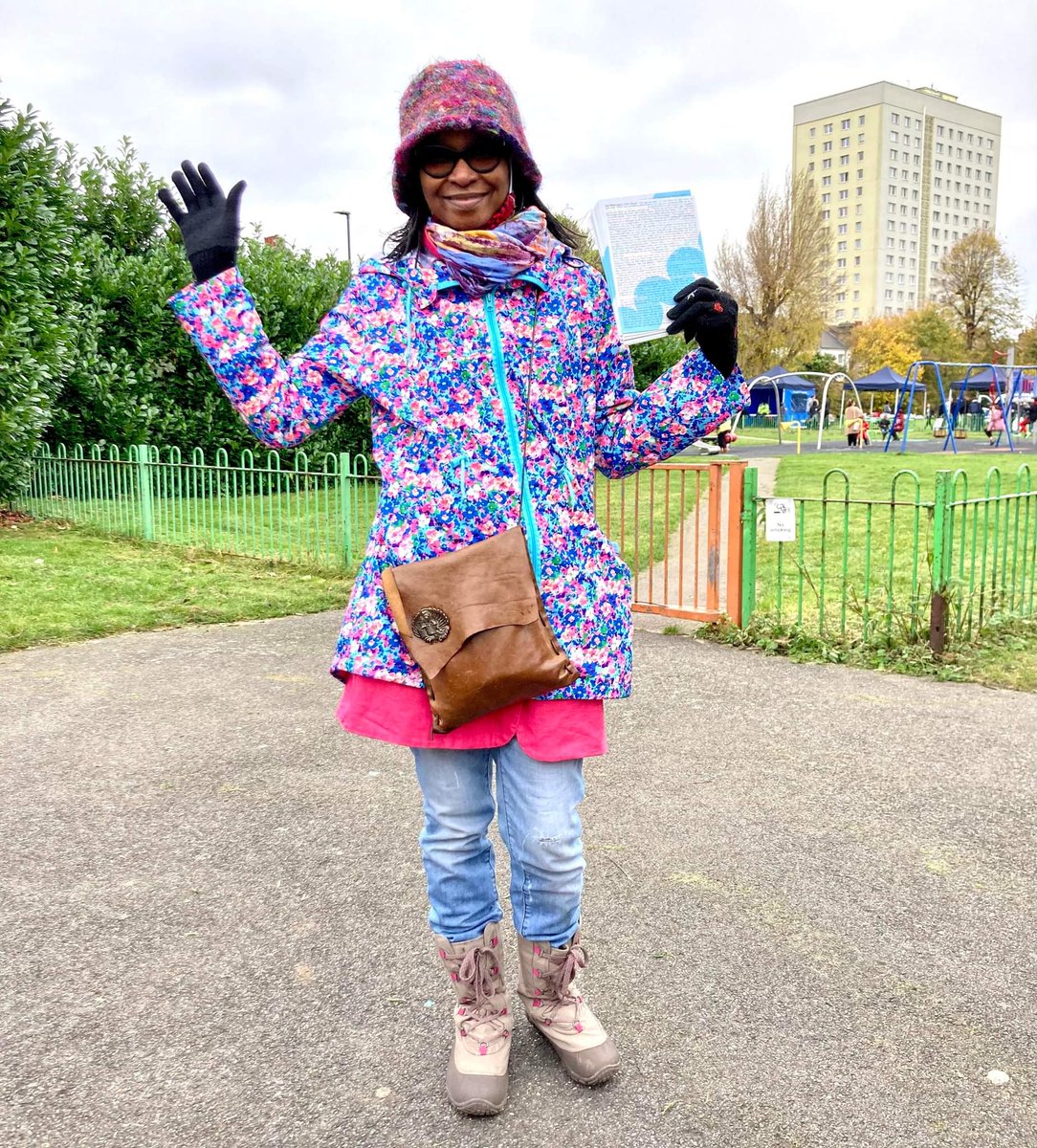 AlisonJArcher's tweet photo. What a #RiverOfStories we're hearing as we walk the wonderful #PymmesBrook to make a film about the river and its people. Photos here (c) Ruby Noorani. #PymmesBrookERS #StoriesOfEnfield @HeritageFundL_S @EnfieldCouncil https://t.co/pAfOzPH49J