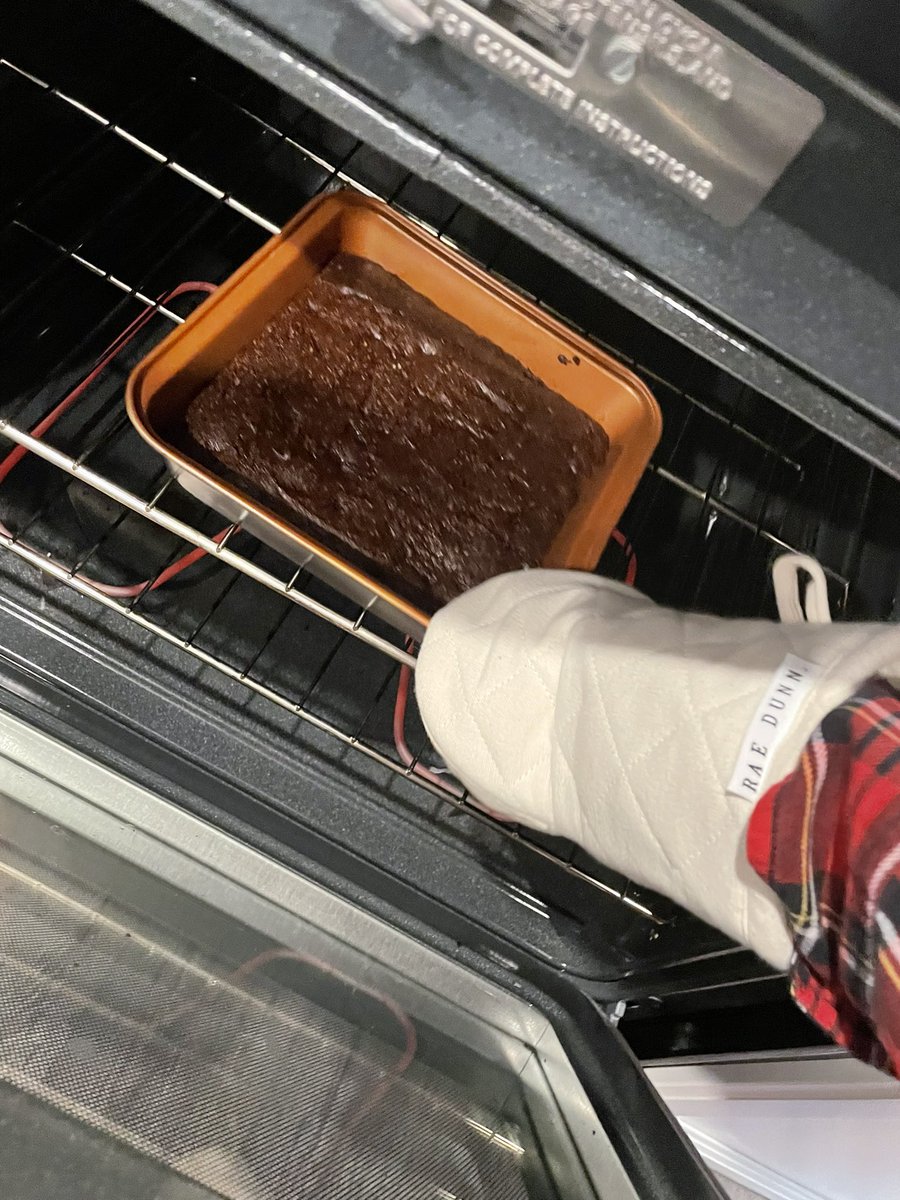 ToddEstes10's tweet photo. Baking with @reflectiverae.

Rebecca: “I don’t know why the keto brownies are dry”. 🤔

Me: “Hey babe, is this your butter?” 😂 https://t.co/oXxe6Kd6hR