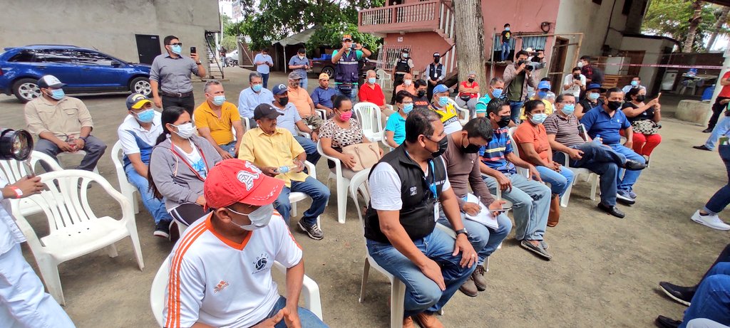 Agricultura_CZ4's tweet photo. #Portoviejo | Con presencia del @GoberManabi @juanfranciscoNH y representantes de @AgrocalidadEC, @CNEL_EP, @BanEcuadorBP, @INIAPECUADOR, @AgriculturaEc y @Ambiente_Ec, se realizó el conversatorio #EncontremonosConElAgro, en la comunidad Playa Prieta de la parroquia Ríochico https://t.co/JFCAkRIXrJ