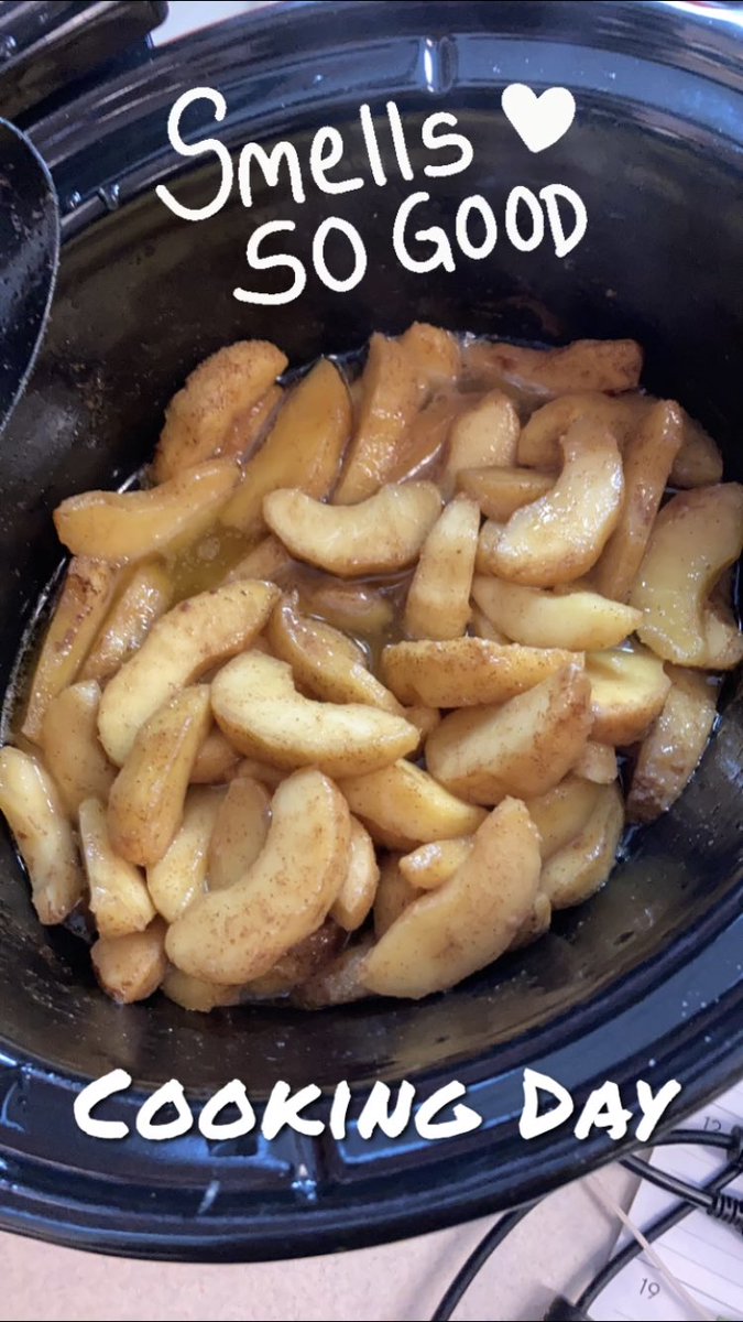 laura_mihalko's tweet photo. We practiced cooking safety, using measurement, and natural ingredients to make our a class healthy snack - cinnamon apples! 🍎🍏 @MV_Knights #MVLearningFocused https://t.co/jHKIkXl6MU