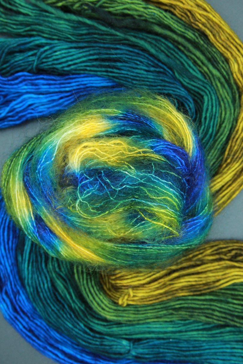 ChromaPsyche's tweet photo. Orange🍊 ↔️Blue🦋

"Sunrises by the shore"
.
.
.
.

#ChromaAndPsyche  #HandDyedYarn #IndieDyer #HandDyedFiber #FiberArtists #Yarn #Poetry  #BIPOCMakers #BlackPeopleKnit #EnbyArtist #BlackCreatives #Swatches #ColorStudy https://t.co/xE5hC9eexH