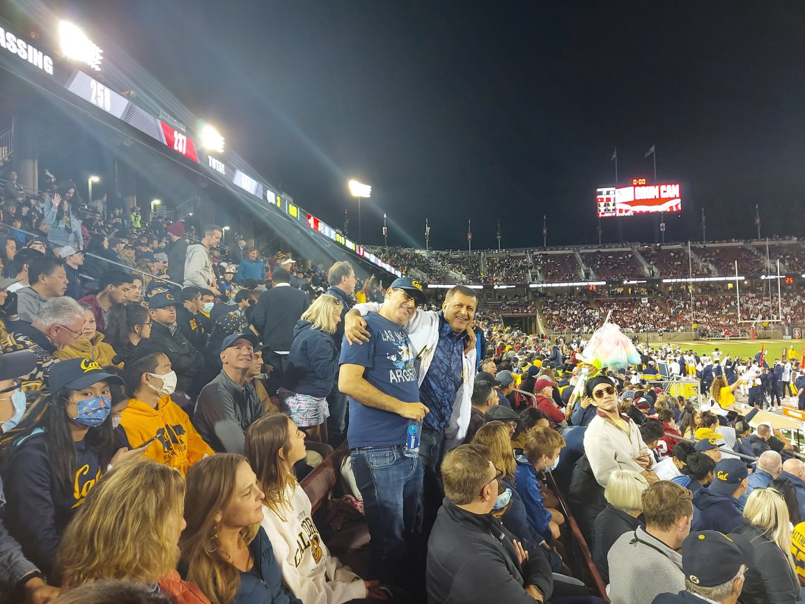 MikeSilver's tweet photo. You may know @anirula from several Pass It Down podcast episodes (with @fatnatsilver @GregHuhn312 and me) during which the esteemed immunologist discussed all things COVID-19. Yesterday he weighed in on 41-11 and you will not find a happier human. #GoBears https://t.co/aThEIdcj7e
