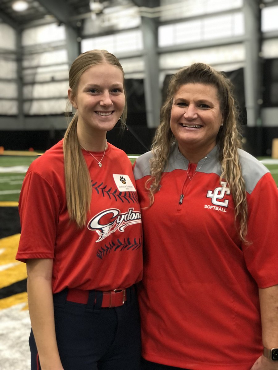 Thank you to <a href="/MizzouSoftball/">Mizzou Softball</a> for hosting a great camp! I learned so much and can’t wait to get back home and work on everything, and will definitely be returning! See you guys next time💪🏻🥎@CMUeaglesSBB <a href="/kcroossb/">Kansas City Softball</a> <a href="/Jeffco_softball/">JeffCo Softball</a> <a href="/amber_fiser/">Amber Fiser</a>