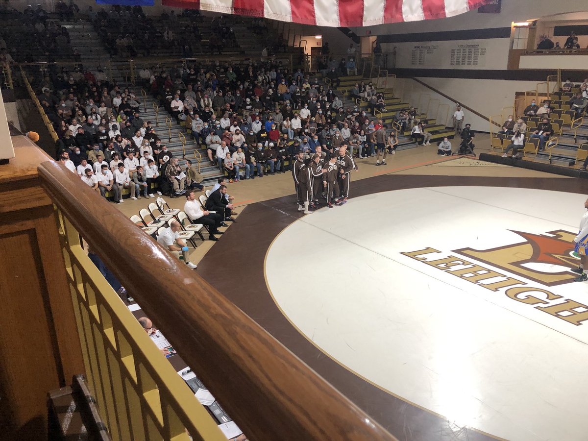 LehighAthEvents's tweet photo. Grace Hall is starting to get loud for @LehighWrestling vs Pitt https://t.co/uHLkRtz087