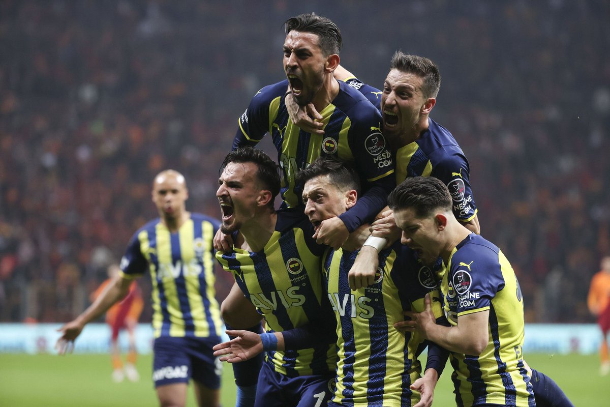 🙏🏽🙏🏽 This Team <a href="/Fenerbahce/">Fenerbahçe SK</a>  #derby 💛💙