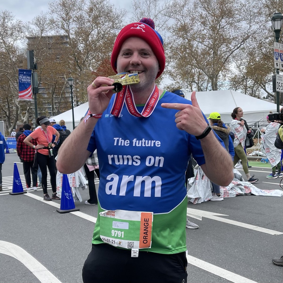 jonmasters's tweet photo. Marathon #11 is in the books. Lovely day, wonderful city, great course @Philly_Marathon - my only regret is that I decided to do this a few weeks ago and so had not trained. Hence it was a slow finish today. But I finished. https://t.co/wrJs2R5dX7