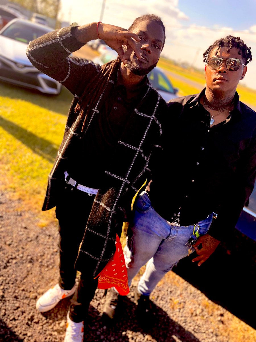 CeeSooHandsome's tweet photo. They know when I pop out, Imma always get my licc bacc, I’m the real Mr.GetBacc🧡💙🤞🏾
 #LLDAVE🧡🕊 https://t.co/tVzHR0irk5