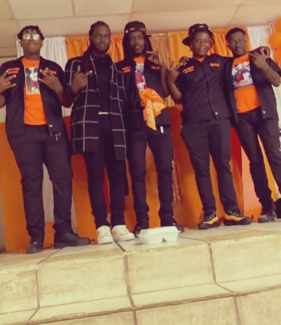 CeeSooHandsome's tweet photo. They know when I pop out, Imma always get my licc bacc, I’m the real Mr.GetBacc🧡💙🤞🏾
 #LLDAVE🧡🕊 https://t.co/tVzHR0irk5